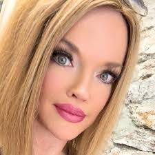 Kimberly Wadsworth's Instagram, Twitter & Facebook