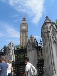 Big ben, london tower clock famous for its accuracy and for its massive bell. Ekpaideytika Ta3idia Sthn Agglia Glwssiko Ergasthri