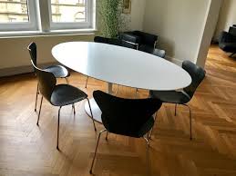 Saarinen went on to design many of knoll's most recognizable pieces, including the tulip chairs and tables, the womb chair, and the 70 series of seating. Tulip Tisch Von Eero Saarinen Bauhausberlin Bauhausdesign Mobel