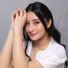 Anita Aragon's Instagram, Twitter & Facebook