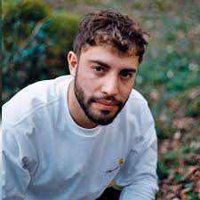 Introuvable, Marwan Berreni de Plus belle la vie a-t-il fauché une femme ?  La victime veut que "ça s'éclaircisse"