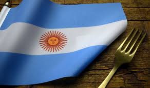 El virrey se llamaba hidalgo de cisneros, y gobernaba en nombre de españa. Las Comidas Del 25 De Mayo De 1810