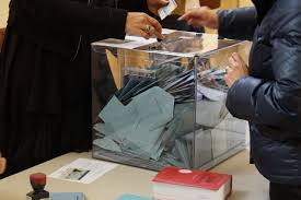 Membres des bureaux de vote, les assesseurs, bénévoles (article r44 du code électoral), participent au déroulement des opérations électorales. Elections Regionales La Ville De Grenoble Recherche Des Assesseurs Et Rappelle Comment Voter Actu Grenoble