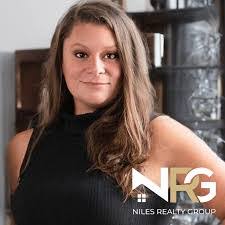 Lisa Bradberry's Instagram, Twitter & Facebook