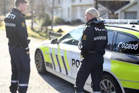 Kontakt politiet, hvis du har spørgsmål eller brug for hjælp. Firdaposten Flora Har Mista 57 Politi Arsverk