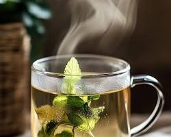 various kinds of tea leaves and teacups, with steam rising enticinglyの画像