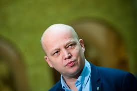 He is an mp for hedmark since 2005, leader of the centre party since 2014, and he served as. Korona Helse Vedum Ber Regjeringen Vurdere A La Smittefrie Kommuner Fa Lette Pa Restriksjonene