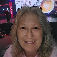 What is being built at the old Houston's location in White Bluff?