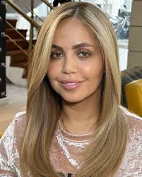 La belleza interior y exterior y la buena energía cruzan fronteras y  contagian a todos a tu alrededor ✨ Una visita desde muy lejos , Jessica nos  visita desde Paris, una Mujer