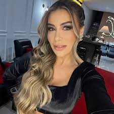 Thais Zafred (@zafred) • Instagram photos and videos