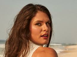 Ilona Maher's Bright White SI Swimsuit Style Is Our Current Poolside  Obsession