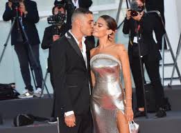 Search for a star in the database. Elodie E Marracash Coppia Stellare Al Festival Di Venezia Foto Primapagina Calciomercato Com