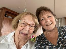 Hattie Keller's Instagram, Twitter & Facebook