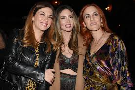 Συνέντευξη στο περιοδικό celebrity, παραχώρησε η αθηνά οικονομάκου. A8hna Oikonomakoy Otan Me Eida Gia Prwth Fora Eniwsa Perierga Zox Gr
