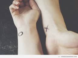 10 Tatuajes Pequenos Para Parejas Nunca Se Demostro Tanto Amor En Tan Poco Espacio Tatuajes Pequenos