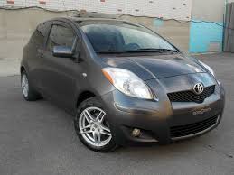 Front wheel drive 31 combined mpg (29 city/35 highway). Toyota Yaris 2010 Noir