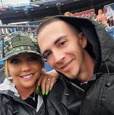 I'm needing to be come home health aid certified. where can I go here in  muncie to do this . I'm becoming my mom's care giver to do this i need to