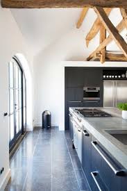 Retour Aux Sources Dans La Ferme Renovee Planete Deco A Homes World Interieur De Cuisine Ferme Renovee Renovation Maison
