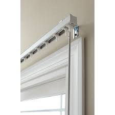 Notre gamme store vertical extérieur possède un design assez sobre et reste tout à fait modulable dans toutes les situations. Hampton Bay Rail De Tete W De 78 Pouces Pour Store Vertical De 3 Pouces Et Demi En Blanc Home Depot Canada