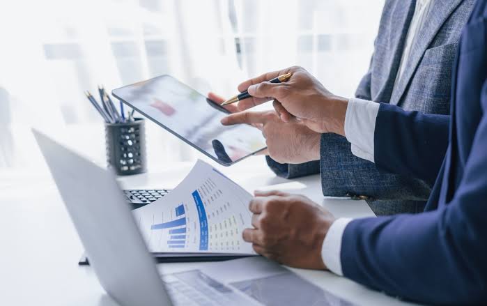 How Accountants Support Business Decisions | DL Accounts
