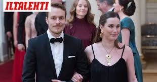 Markus räikkönen is the husband of sanna marin who is a finnish politician who has been the prime minister of finland since 10 december 2019. Image Sanna Marinin Mies Markus Raikkonen Valottaa Perhearkea Kesarannassa