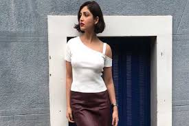 Vicky kaushal plays the main actor in the film leading the operation alongside yami gautam to get into the skin of the character, she shortened her hair. Yami Gautam S Dad Took Time To Accept Her Short Cropped Hair Look