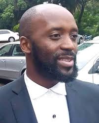 Prophet Bushiri anena kuti asumira Steve Kayuni, amene anali mkulu wozenga  milandu ya boma. Iwo anene kuti pamene mwana wawo amafunika thandizo la  chipatala cha kunja, Steve Kayuni, ponena kuti watumidwa ndima