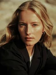 Natalie Ludwig's Instagram, Twitter & Facebook