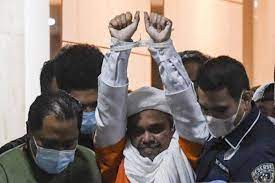 Jadi, ketika itu al habib tepatnya pada tanggal 16 oktober 2002 al habib rizieq dipenjara dalam rumah tahanan polda. Polri Sebut Habib Rizieq Ditahan Bukan Karena Kerumunan Tapi Penghasutan