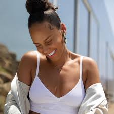 The diary of alicia keys (2003). Alicia Keys Verrat Zum Launch Von Keys Soulcare Beauty Geheimnisse Stern De
