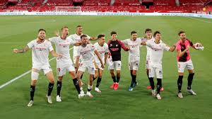 Il siviglia, questa sera, avrebbe dovuto giocare una gara di champions league contro l'aek di mentre la spagna piange antonio puerta, in israele un altro calciatore muore su un campo di calcio. La Spagna Ritrova Il Calcio Al Siviglia Il Derby Col Betis La Repubblica