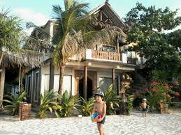 Pantai bandengan merupakan pantai yang berlokasi di desa bandengan, jepara, jawa tengah. Pantai Bandengan Jepara 14 15 September 2013 Amel Oh Amel