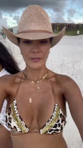 Cirujano Plástico. Nuestra @norkysbatista Ícono de la Belleza Venezolana y  orgullo de nuestra tierra! Gracias bella! #cirujanoplastico  #cirugiaplastica #lipohd #mastopexia #venezuela #maracaibo