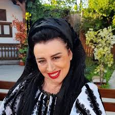 Maria Stroia & Artist