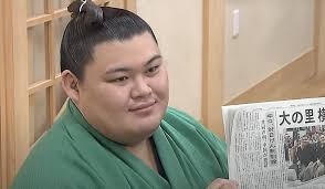 Onosato asciende a yokozuna y su salario mensual sube a 3 millones de yenes 