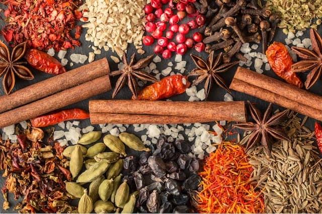 Most Expensive Spice general knowledge marathi news know which is most  expensive spice in the world | Most Expensive Spice:'हा' आहे जगातील सर्वात  महाग मसाला, 10 ग्रॅम खरेदी करतानाही अनेकदा विचार ...