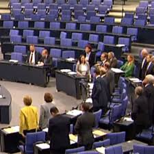 Nun nickte der bundestag bereits das dritte hilfspaket ab. Meldegesetz Wo Der Bundestag Wirklich Versagt Hat Der Spiegel