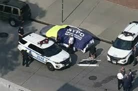 Esperamos que deus posso conforta o coração da nicki e sua família nesse momento. Nicki Minaj S Father Robert Maraj Dies After Hit And Run