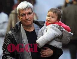 L'agenda dei diritti civili e sociali va scritta insieme, ha detto il governatore della regione puglia nichi vendola. Si Chiama Tobia Antonio Ed E Il Figlio Di Nichi Vendola E Del Suo Compagno Eddy Quando E Nato Grazie All Utero In Affitto L Italia Si E Divisa In Due Oggi Il Piccolo