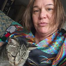 The ultimate multitasker, Pearl Nolan runs both a restaurant and a private  detective agency in the coastal English town of Whitstable. 🦪🔎 As a  newfound detective, she'll have to navigate some truly