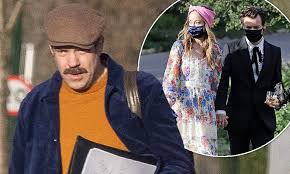 Jason sudeikis' new series ted lasso looks like it's going to be great. Jason Sudeikis Films Ted Lasso As Seen For The First Time Since Olivia Wilde Dating Harry Styles Daily Mail Online