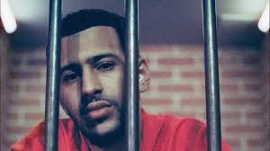 Langue Sale: Enima célèbre la fin de ses problèmes judiciaires - URBANIA