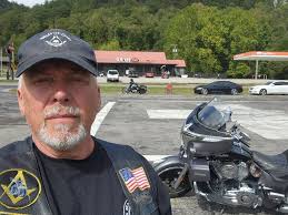 How far do non-retired people travel in a day?