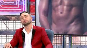 Cristian Suescun enseña su pene en Sábado deluxe: Me han ofrecido 10.000  euros por chupármela - FormulaTV