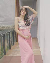 Ibu hamil juga penting untuk mendapatkan cukup asupan vitamin a dan beta karoten, yaitu dua nutrisi yang akan membantu pertumbuhan tulang dan gigi janin. 10 Style Baju Hamil Ala Anissa Aziza Cocok Untuk Ibu Muda