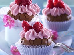 Verziere die cupcakes dann zum beispiel mit kleinen marzipanmöhren oder hasen. Frosting Kostliche Cremehaube Fur Cupcakes Co Lecker