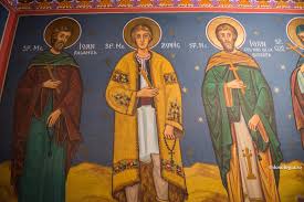 Câteva mii de credincioşi au asistat, miercuri, 24 iunie, de sânziene, la sfânta liturghie de la mănăstirea „sfântul ioan cel nou din suceava, prilejuită de hramul lăcaşului de cult. Bucuria Readucerii Moastelor Sfantului Ioan Cel Nou Din Polonia In Suceava Doxologia