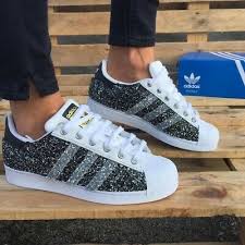 Browse colors and styles for men, women & kids and buy this timeless look today. Adidas Superstar Glitter Schwarz Streifen Silber Brillantinate Produkt Custom Eur 149 00 Picclick De
