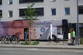 Des centaines de personnes se sont présentées dès. Un Bus De Depistage Covid Dans Trois Quartiers Prioritaires De Grenoble