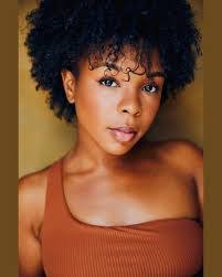 Ashley Knott's Instagram, Twitter & Facebook